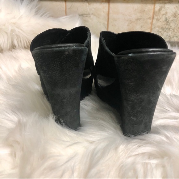 Vince Camuto Black Wedges - Picture 3 of 4